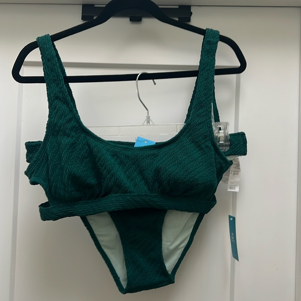 CUPSHE brand new never worn green two piece mid-rise bathing suit